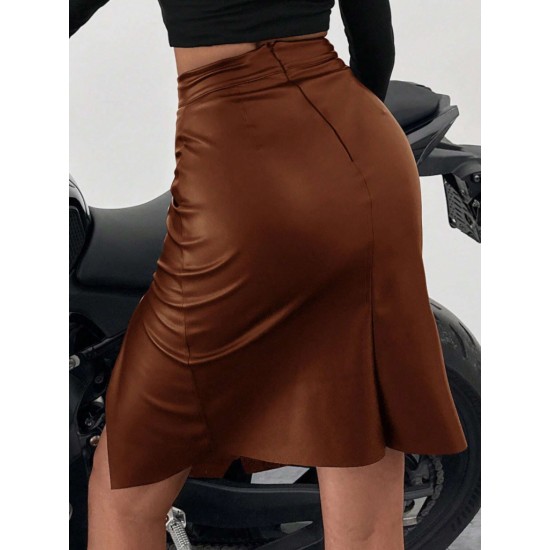 Kadın Yüksek Bel Yandan Fermuarlı Ve Yırtmaçlı Deri Etek , 27504 Kadın Yüksek Bel Yandan Fermuarlı Ve Yırtmaçlı Deri Etek , 27504