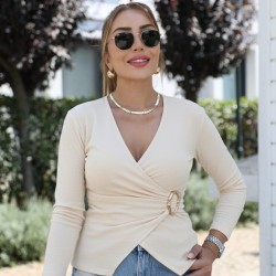 Kadın Uzun Kollu Kruvaze Yakalı Toka Detaylı Viskon Bluz , 28695 Kadın Uzun Kollu Kruvaze Yakalı Toka Detaylı Viskon Bluz , 28695