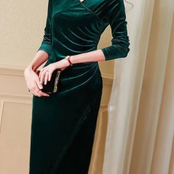 Kadın Uzun Kollu Kruvaze Yakalı Yandan Büzgülü önden çapraz Detaylı Midi Kadife Elbise , 29119