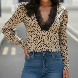 Kadın Uzun Kollu önden Derin Dantel Yaka Leopar Desenli Dalgıç Bluz, 29217 Kadın Uzun Kollu önden Derin Dantel Yaka Leopar Desenli Dalgıç Bluz, 29217