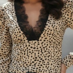 Kadın Uzun Kollu önden Derin Dantel Yaka Leopar Desenli Dalgıç Bluz, 29217 Kadın Uzun Kollu önden Derin Dantel Yaka Leopar Desenli Dalgıç Bluz, 29217