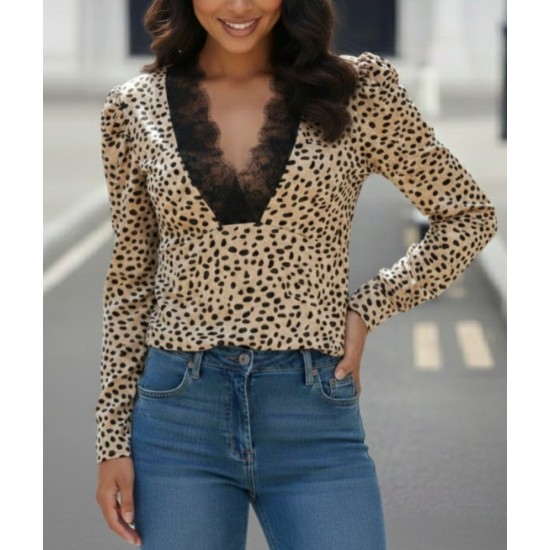 Kadın Uzun Kollu önden Derin Dantel Yaka Leopar Desenli Dalgıç Bluz, 29217 Kadın Uzun Kollu önden Derin Dantel Yaka Leopar Desenli Dalgıç Bluz, 29217