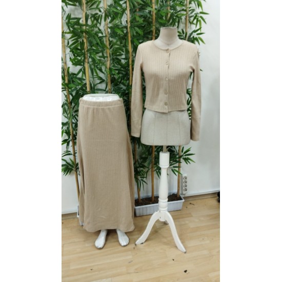 Kadın Uzun Kollu önden Düğmeli Bluz Ve Yüksek Bel A Kesim Uzun Etek şardonlu Kaşkorse Ikili Takım , 29767 Kadın Uzun Kollu önden Düğmeli Bluz Ve Yüksek Bel A Kesim Uzun Etek şardonlu Kaşkorse Ikili Takım , 29767