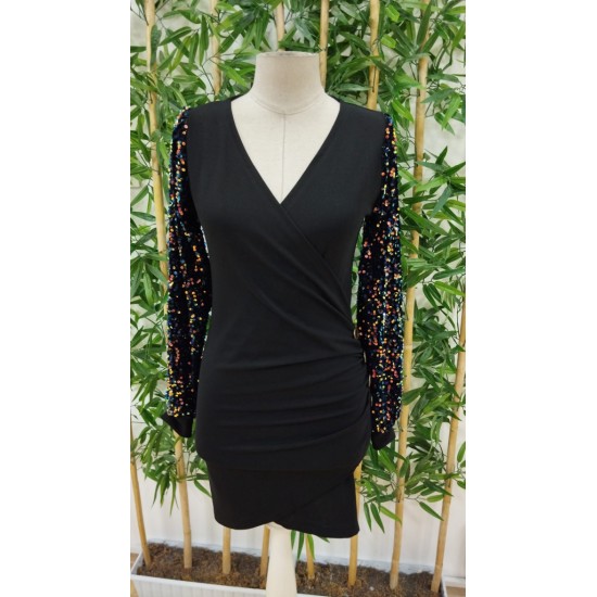 Kadın Uzun Kollu Pul Payetli Kruvaze Yaka Yandan Düğmeli Kısa Ithal Krep Elbise , 29900 Kadın Uzun Kollu Pul Payetli Kruvaze Yaka Yandan Düğmeli Kısa Ithal Krep Elbise , 29900