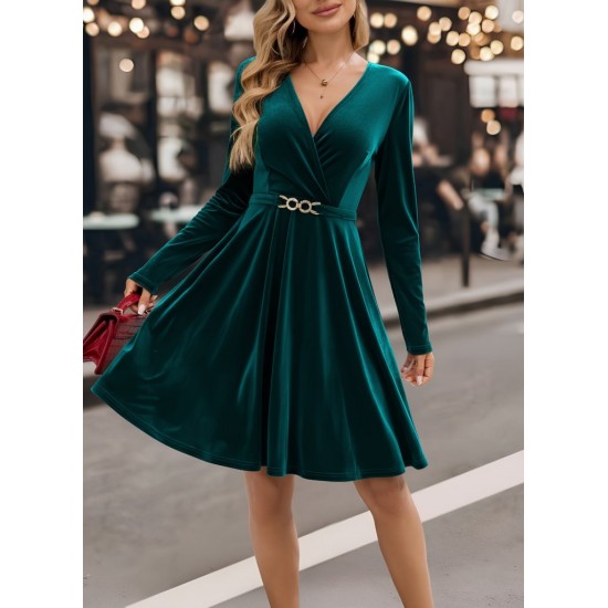 Kadın Uzun Kollu Kruvaze Yakalı Toka Detaylı Mini Kadife Elbise, 30037