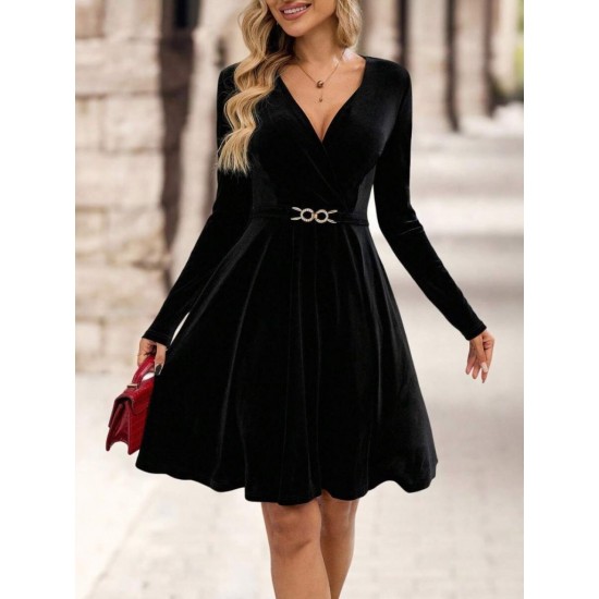 Kadın Uzun Kollu Kruvaze Yakalı Toka Detaylı Mini Kadife Elbise , 30036