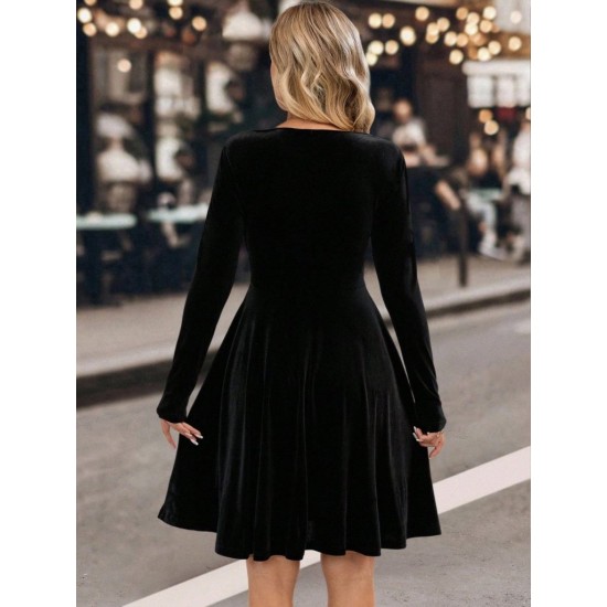 Kadın Uzun Kollu Kruvaze Yakalı Toka Detaylı Mini Kadife Elbise , 30036