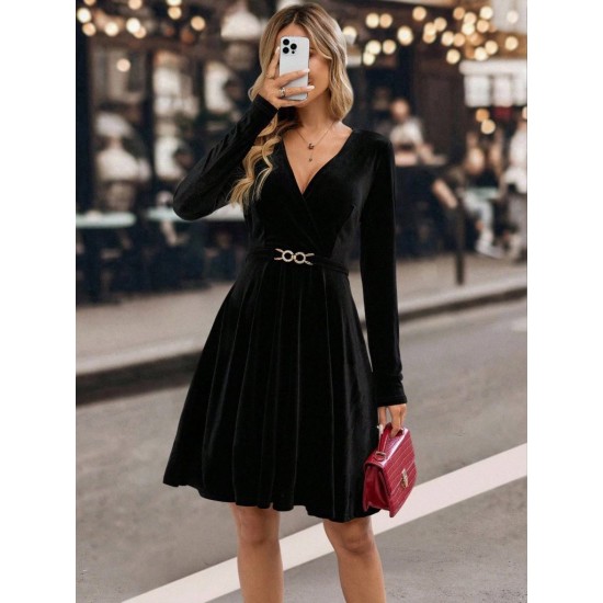 Kadın Uzun Kollu Kruvaze Yakalı Toka Detaylı Mini Kadife Elbise , 30036
