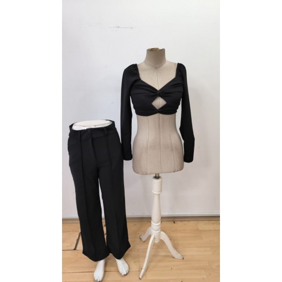 Kadın Uzun Kollu Göğüs Dekolteli Ithal Krep Bluz Ve Pantolon Ikili Takım , 30196 Kadın Uzun Kollu Göğüs Dekolteli Ithal Krep Bluz Ve Pantolon Ikili Takım , 30196