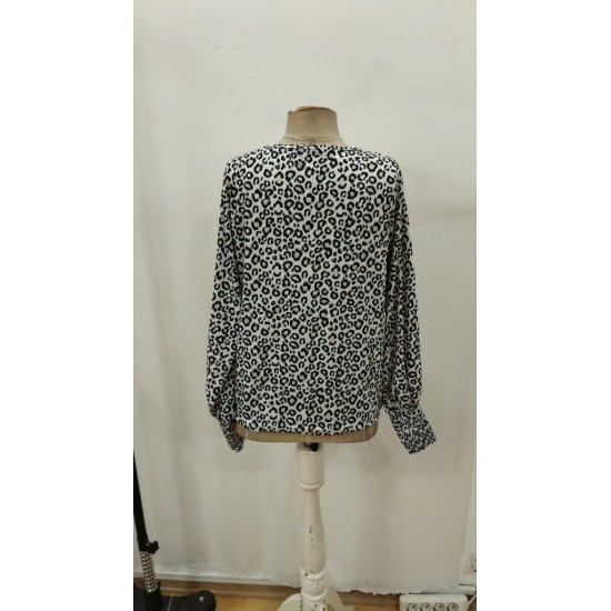 Kadın Uzun Kollu V Yaka Kollar Gipe Detaylı Leopar Desenli Süprem Bluz , 30911 Kadın Uzun Kollu V Yaka Kollar Gipe Detaylı Leopar Desenli Süprem Bluz , 30911