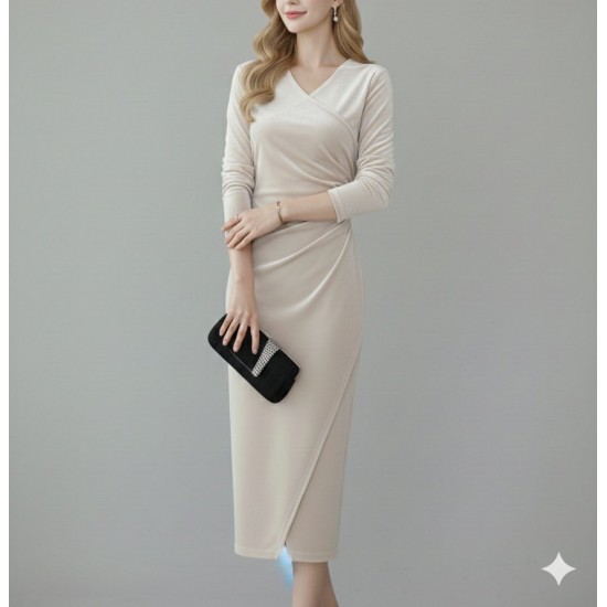 Kadın Uzun Kollu Kruvaze Yakalı Yandan Büzgülü önden çapraz Detaylı Midi Kadife Elbise , 31160