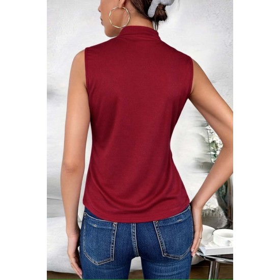 Kadın Kolsuz Hakim Yakalı Kalp Yaka Detaylı Sandy Bluz , 31372