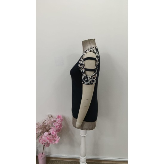 Kadın Kısa Kollu Yuvarlak Yaka Kollarda şerit Detaylı Leoparlı Viskon Bluz , 32657 Kadın Kısa Kollu Yuvarlak Yaka Kollarda şerit Detaylı Leoparlı Viskon Bluz , 32657