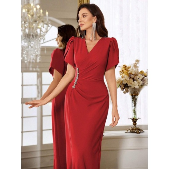 Kadın Kısa Kollu Kruvaze Yakalı Belden çiçek Aksesuarlı Yırtmaçlı Ithal Krep Elbise , 32721 Kadın Kısa Kollu Kruvaze Yakalı Belden çiçek Aksesuarlı Yırtmaçlı Ithal Krep Elbise , 32721